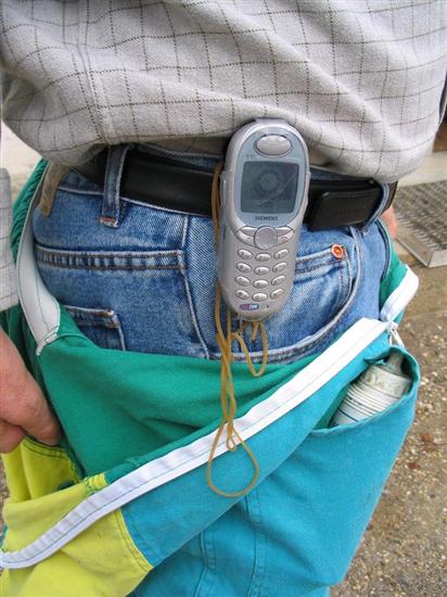 cellulare con elastico